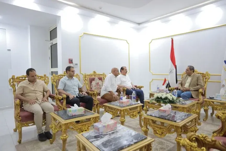 لقاء محافظ قنا مع  نائب وزير الصحة لتعزيز الرعاية الصحية وتطوير الخدمات بالمحافظة