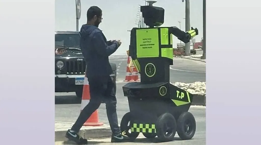 الروبوت الذكي لتنظيم المرور بالعاصمة الإدارية.. هل سيتم اعتماد هذه الخدمة بشكل رسمي؟؟
