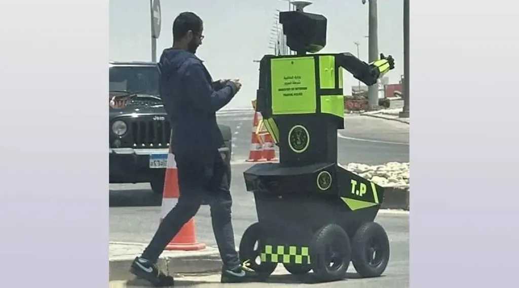 الروبوت الذكي لتنظيم المرور بالعاصمة الإدارية.. هل سيتم اعتماد هذه الخدمة بشكل رسمي؟؟
