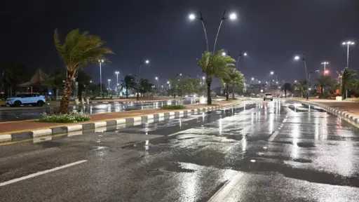 رياح وأتربة.. حالة الطقس في...