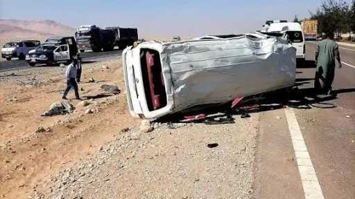 انقلاب ميكروباص على الطريق الأوسطي...