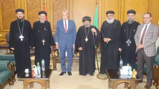 محافظ القليوبية يستقبل وفد مطراني...