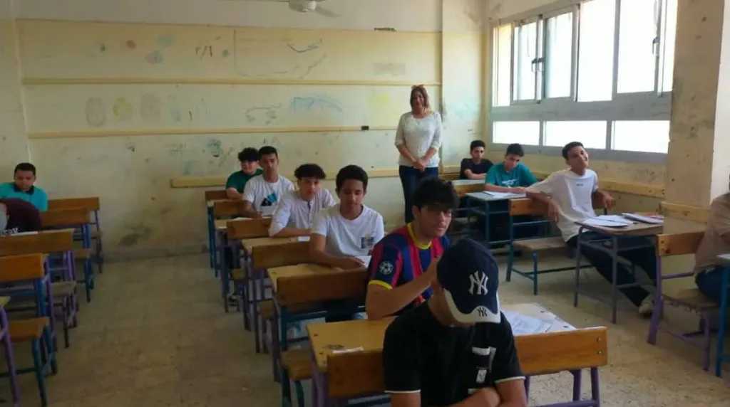 المنيا: إيقاف ملاحظ امتحانات وتحقيقات موسعة بعد شبهة تسريب امتحان الإعدادية