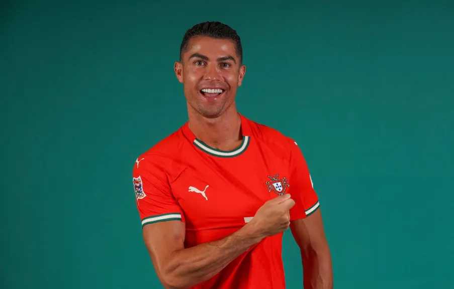 شاهد - جلسة تصوير كريستيانو رونالدو بقميص منتخبب البرتغال قبل مواجهة ألمانيا في نصف نهائي دوري الأمم الأوروبية