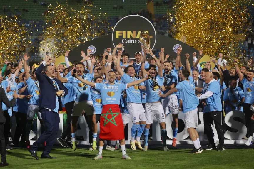 بيراميدز يشكر الزمالك على التهنئة ”الرقيقة” بعد التتويج الإفريقي التاريخي