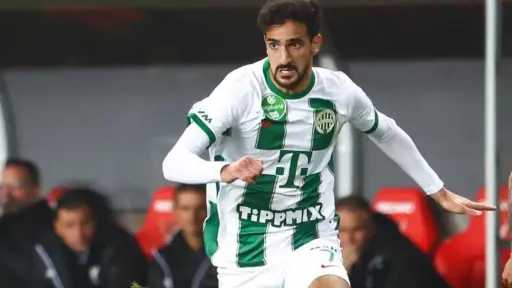 الأهلي يخطف محمد علي بن...