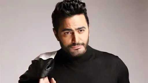 الفنان ”تامر حسني” يعلن عن...