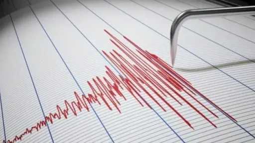 صفارات إنذار وإخلاء عاجل.. زلزال...