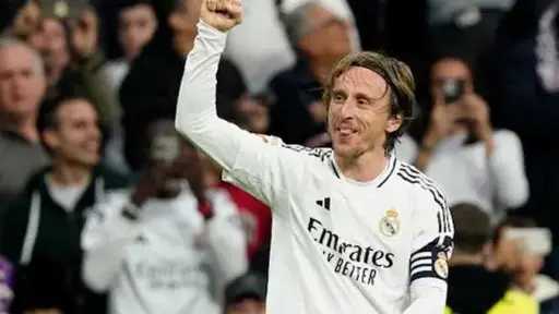 مودريتش يعلق على أنباء انتقاله...