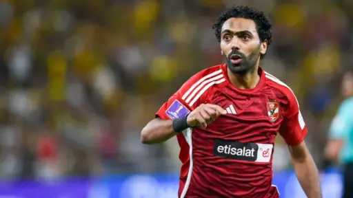 حسين الشحات.. أيقونة الأهلي يواجه...