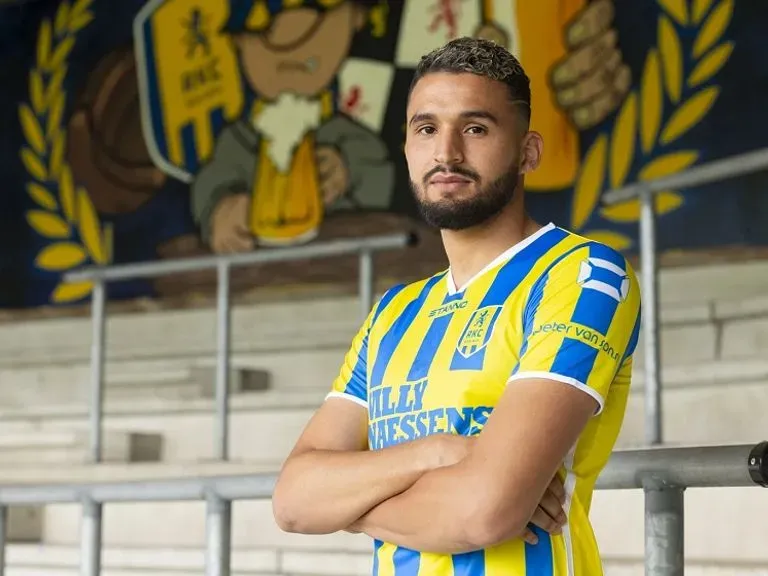 المدافع الجزائري أحمد توبا