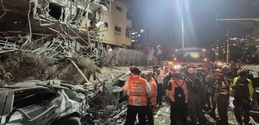 عاجل : القيادة العسكرية الايرانية: على ”اسرائيل” وأميركا انتظار عواقب أعمالهما في الساعات القليلة المقبلة
