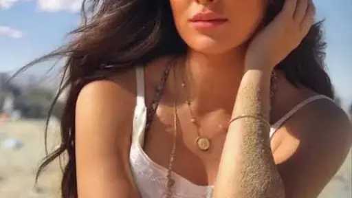 ”ميرنا نور الدين” تخطف أنظار...