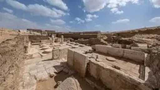 بعد اتهامه بالتنقيب عن الآثار.....