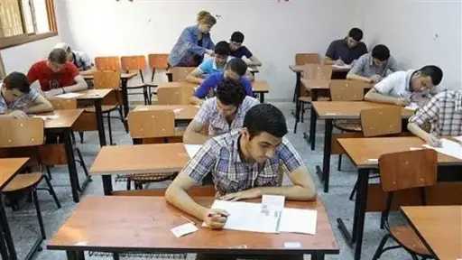 امتحان الثانوية العامة اليوم يمر...