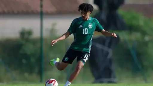 القنوات الناقلة لمباراة المنتخب السعودي...