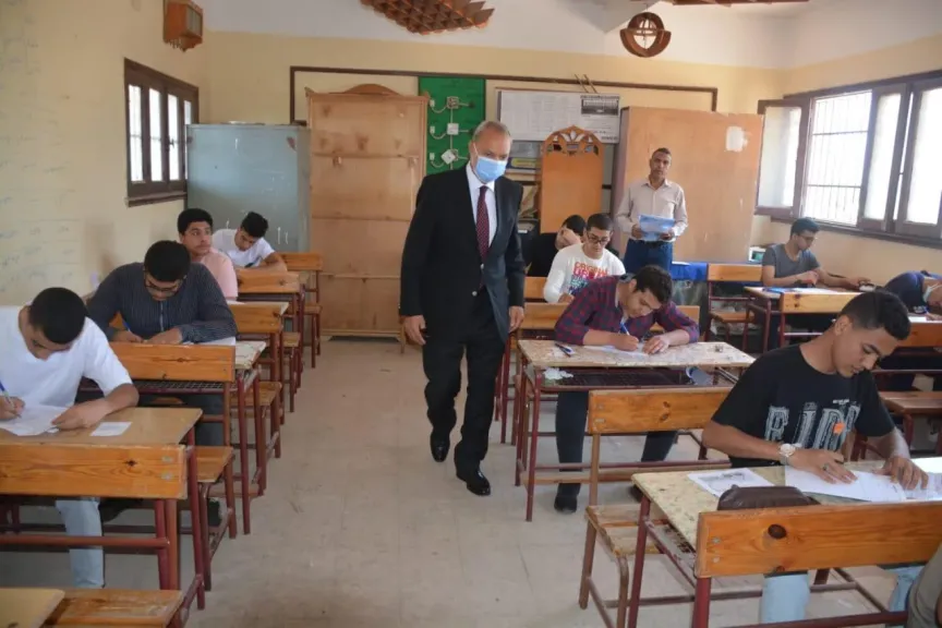 محافظ القليوبية يتفقد لجان الثانوية العامة