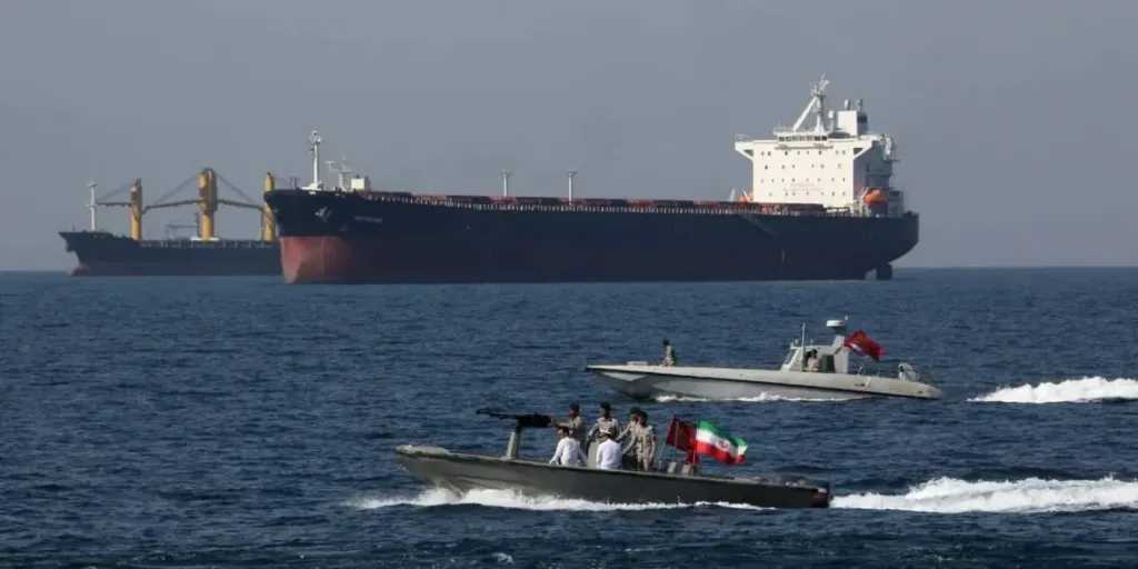 في قلب الصراع الإيراني الإسرائيلي.. هكذا تكشف حركة السفن مباشر مفاجآت البحر