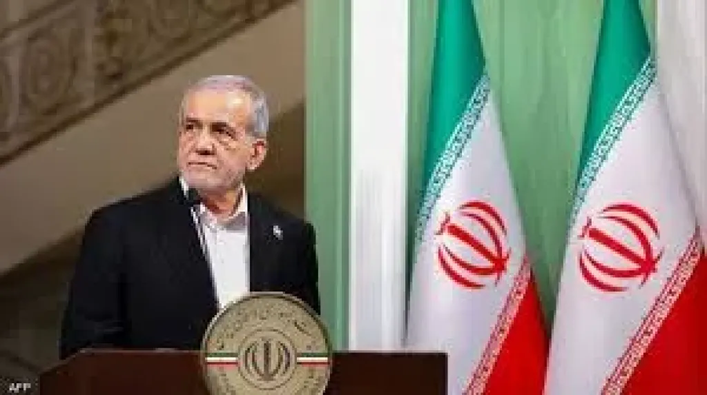 الرئيس الإيراني: نفسح المجال للدبلوماسية ولن نتنازل عن حقوقنا في امتلاك نووي