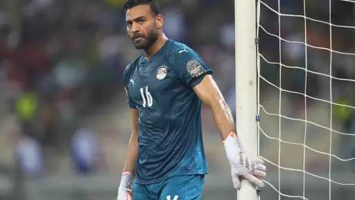 محمد أبو جبل يودع البنك...