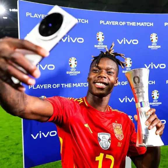 الميركاتو الصيفي - تفاصيل عرض برشلونة لضم نيكو ويليامز