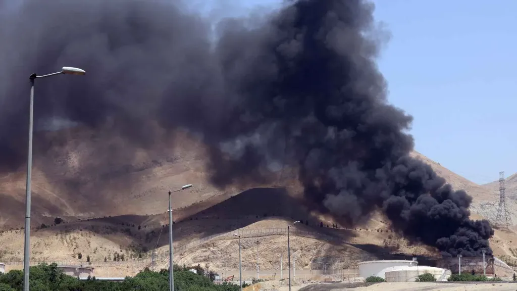 إيران الآن مباشر.. عاجل | الجيش الإسرائيلي: غارات جوية على أهداف عسكرية إيرانية قرب طهران