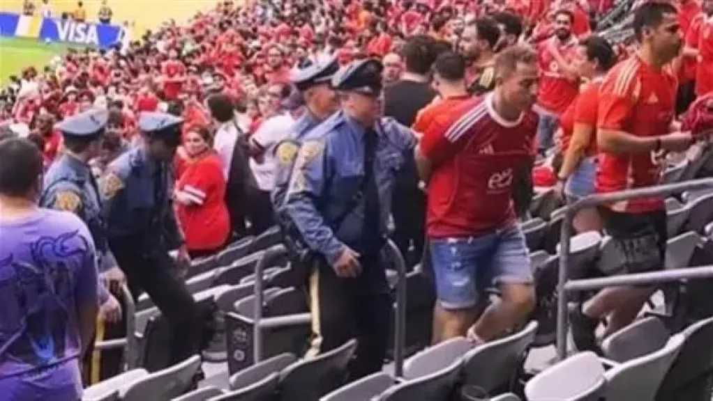 تفاصيل القبض على مشجع أهلاوي في مدرجات مباراة الأهلي وبالميراس بكأس العالم للأندية والسبب..