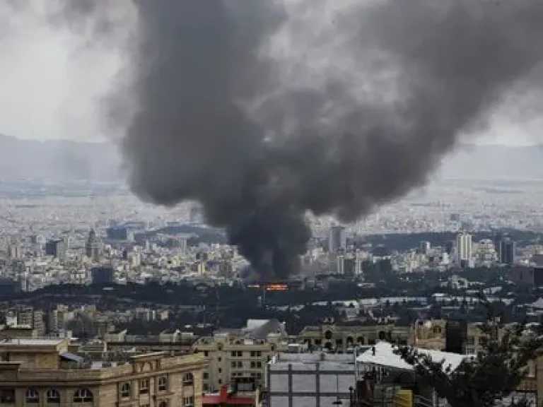عاجل.. قصف إسرائيلي يستهدف مواقع إستراتيجية وصواريخ أرض - أرض في وسط إيران الآن