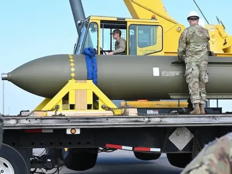القنبلة الخارقة للتحصينات GBU-57