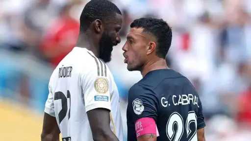 الفيفا يفتح تحقيقًا ضد لاعب...