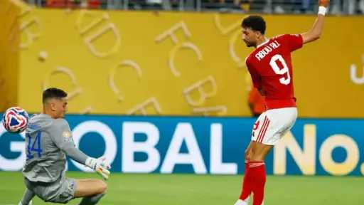 الأهلي يحدد مطالبه بالدولار للتخلي...