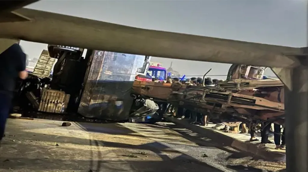 حادث على طريق الأوتوستراد