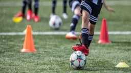 تطور أكاديميات كرة القدم: كيف...