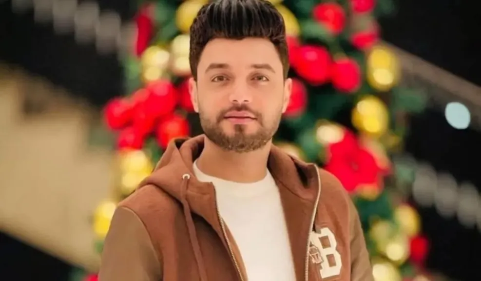 المطرب أحمد عامر