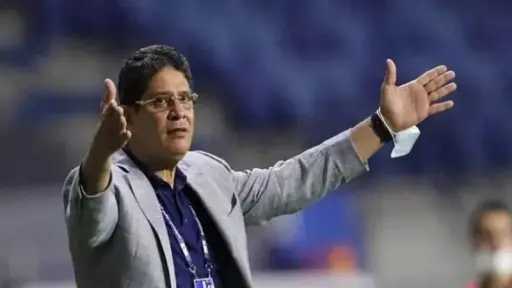 هل قدم أحمد الرمادي شكوى...