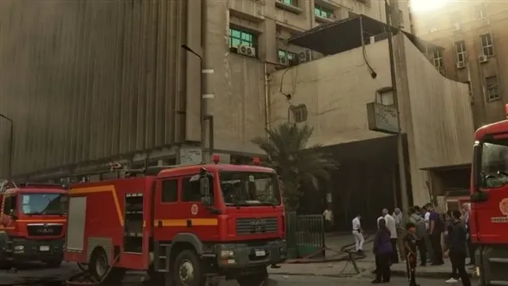 شاهد.. تحرك عاجل من قوات الإطفاء لإنقاذ مبنى سنترال رمسيس بعد اندلاع حريق مفاجئ (صور)