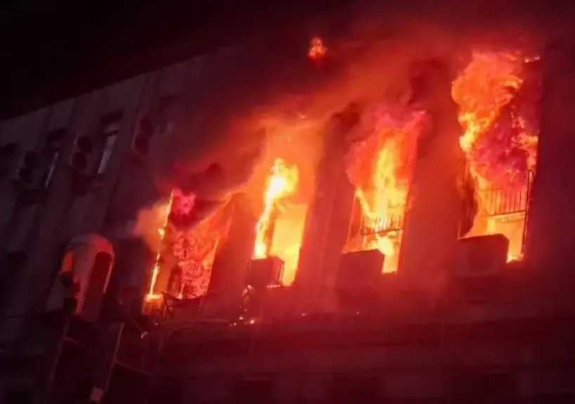 بعد السيطرة على حريق سنترال رمسيس... الشئون النيابية تؤكد عودة خدمات المحمول بالكامل في هذا الموعد