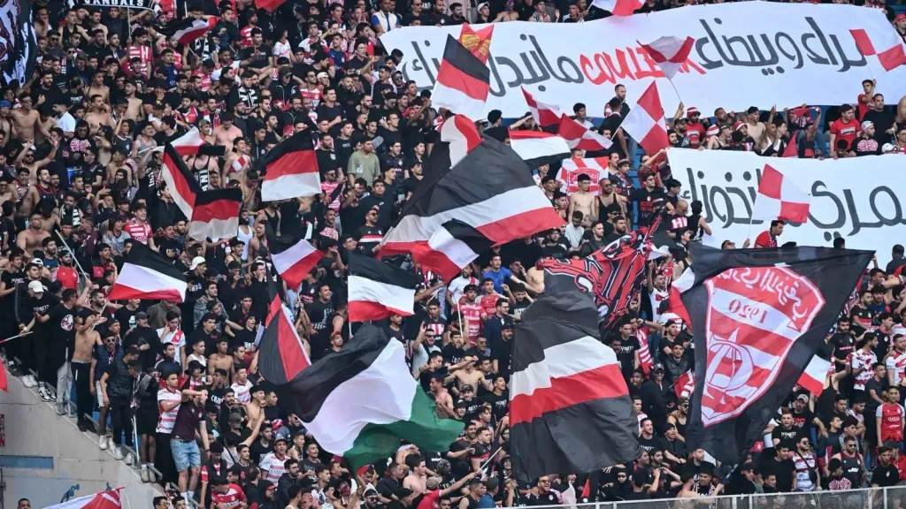 الرئيس الأسبق للنادي الإفريقي التونسي يوقف الأرصدة ويُشعل أزمة ديون جديدة