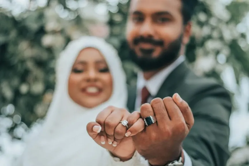 تفسير حلم زواج المتزوجة من غير زوجها في المنام لابن سيرين من رجل مجهول