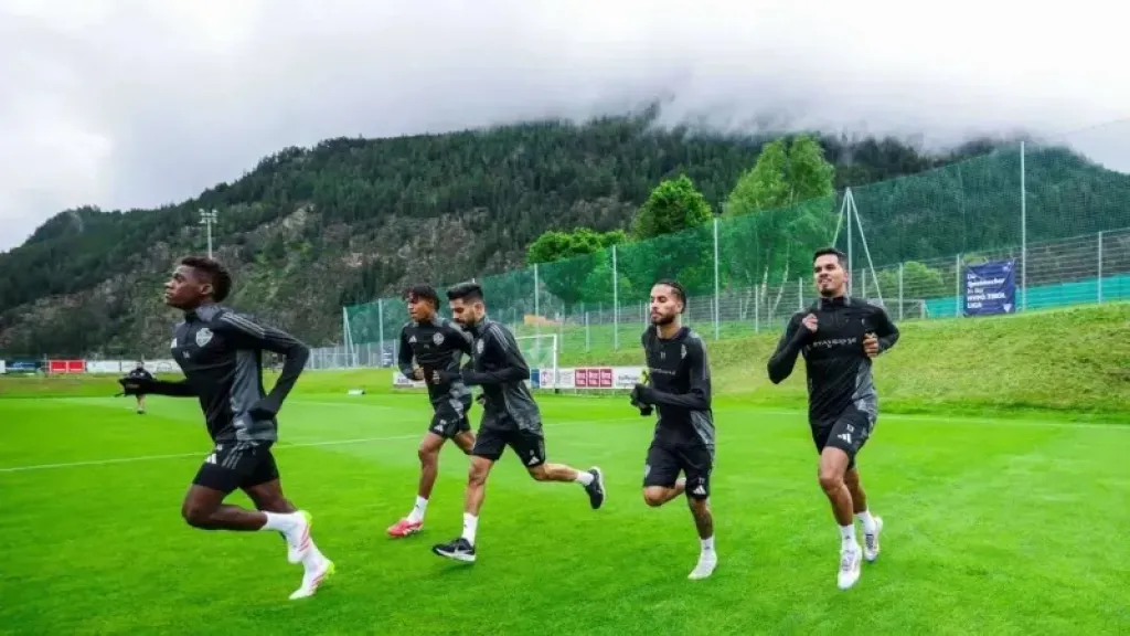 القنوات الناقلة لمباراة الأهلي الودية اليوم ضد تيرول النمساوي مع الموعد