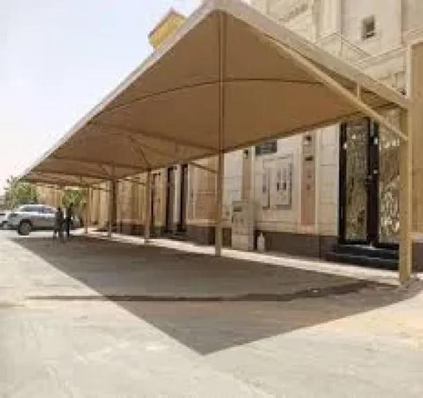 مهلة تصحيحيه لمدة 180 يوم.. وزارة البلدية والإسكان تكشف عن شروط مظلات المركبات الموزعة داخل حد الملكية