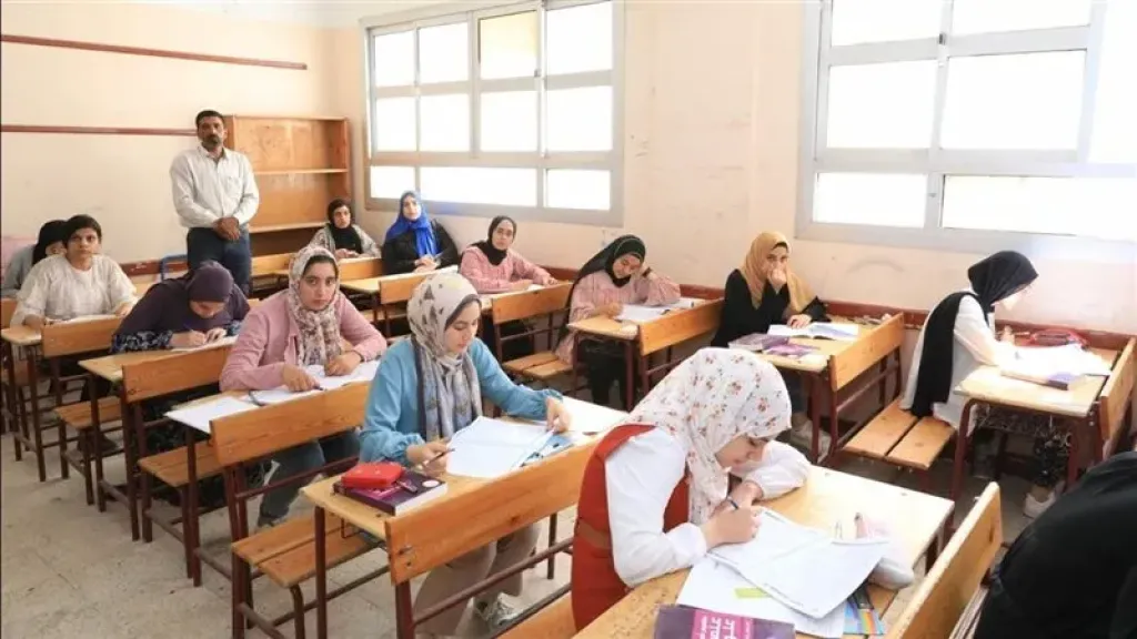 طالبات في الثانوية العامة