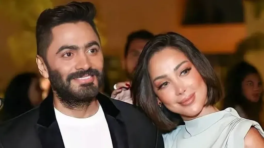 أول تعليق من بسمة بوسيل عن واقعة هروب تامر حسني من معجبة على المسرح