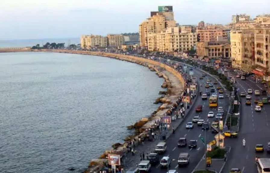 القبض على عاطل في الإسكندرية يروع المواطنين ويلقي بنفسه أمام سياراتهم