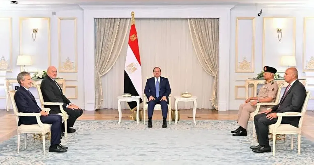 الرئيس السيسي يستقبل وزير الدفاع الإيطالي لبحث سُبل إيقاف الحرب على غزة لإنهاء المعاناة الإنسانية