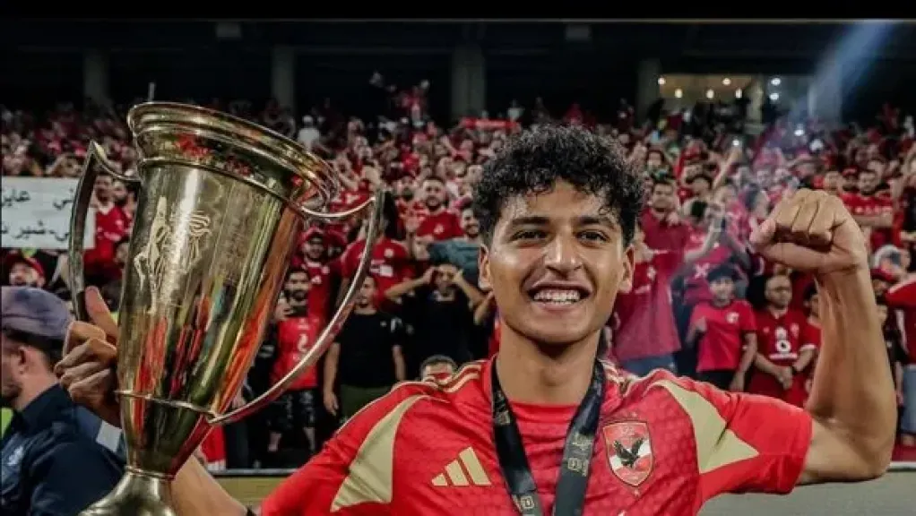 أدم وطني يكشف حقيقة خروج محمد عبد الله نجم الأهلي للدوري الفرنسي