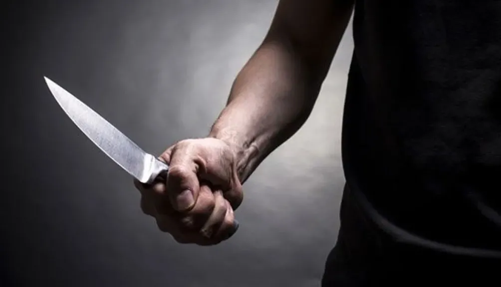 بسبب خلافات زوجية.. القبض على رجل طعن زوجته داخل محكمة الأسرة بسلاح أبيض في الإسكندرية