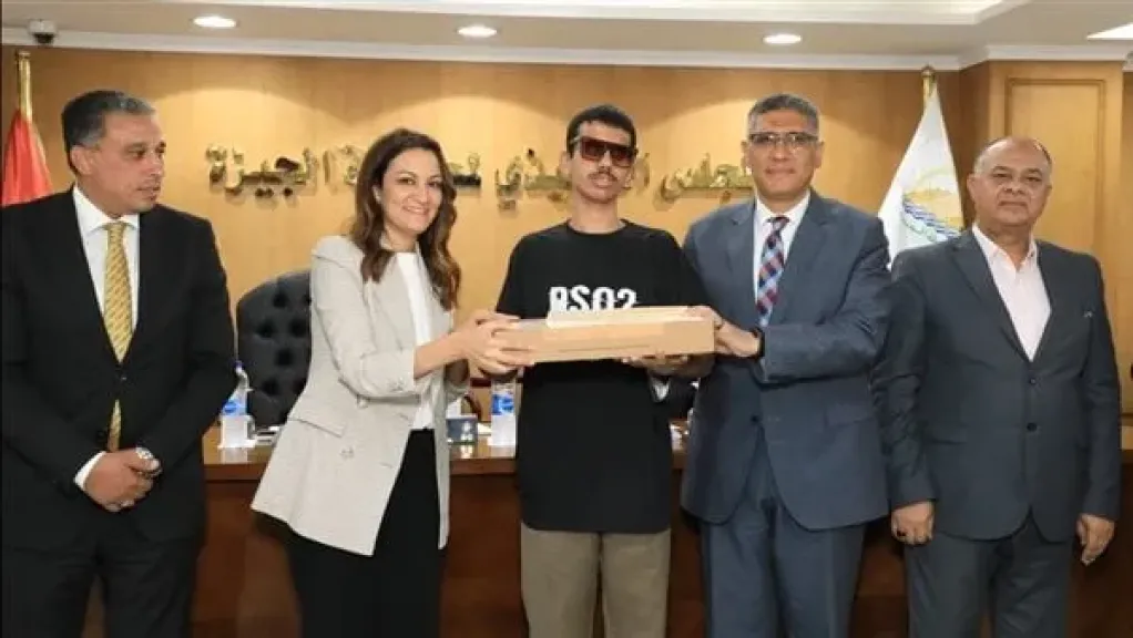بالأسماء.. محافظ الجيزة يكرم 13 طالب وطالبة من أوائل الثانوية العامة 2025