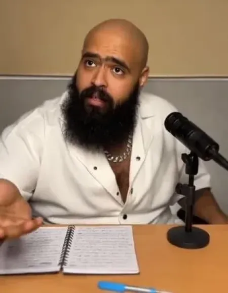 حملة تطهير التيك توك.. القبض على محمد عبد العاطي صاحب برنامج ”مع كامل احترامي”