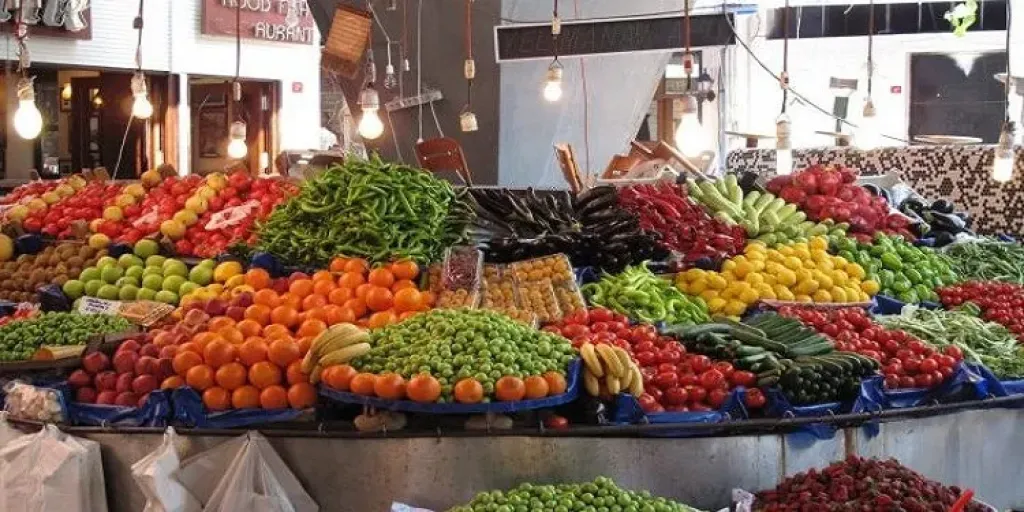 أسعار الخضروات والفواكه اليوم في سوق العبور 6 أغسطس 2025